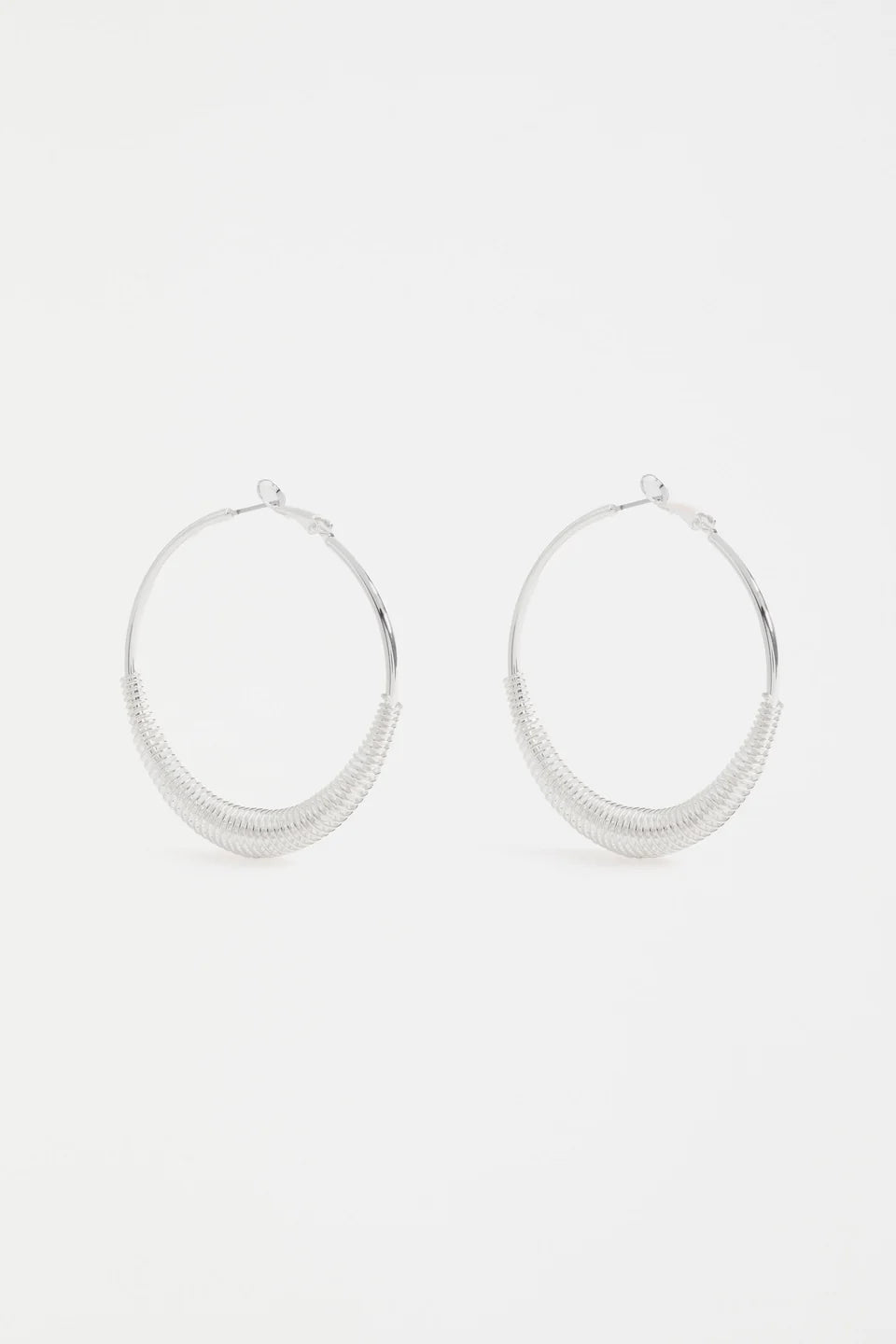 Elk Solf Metallic Hoop Earring - Silver