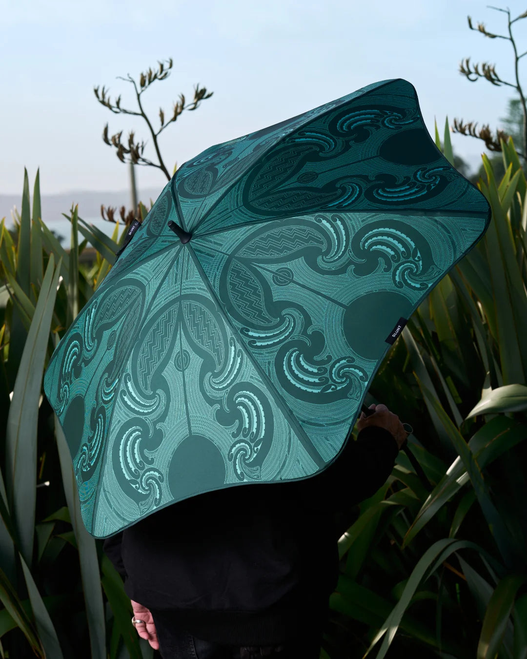 Blunt Classic X Graham Tipene Umbrella