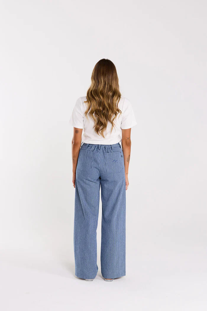 Thing Thing Unwind Jean - Skyline Denim