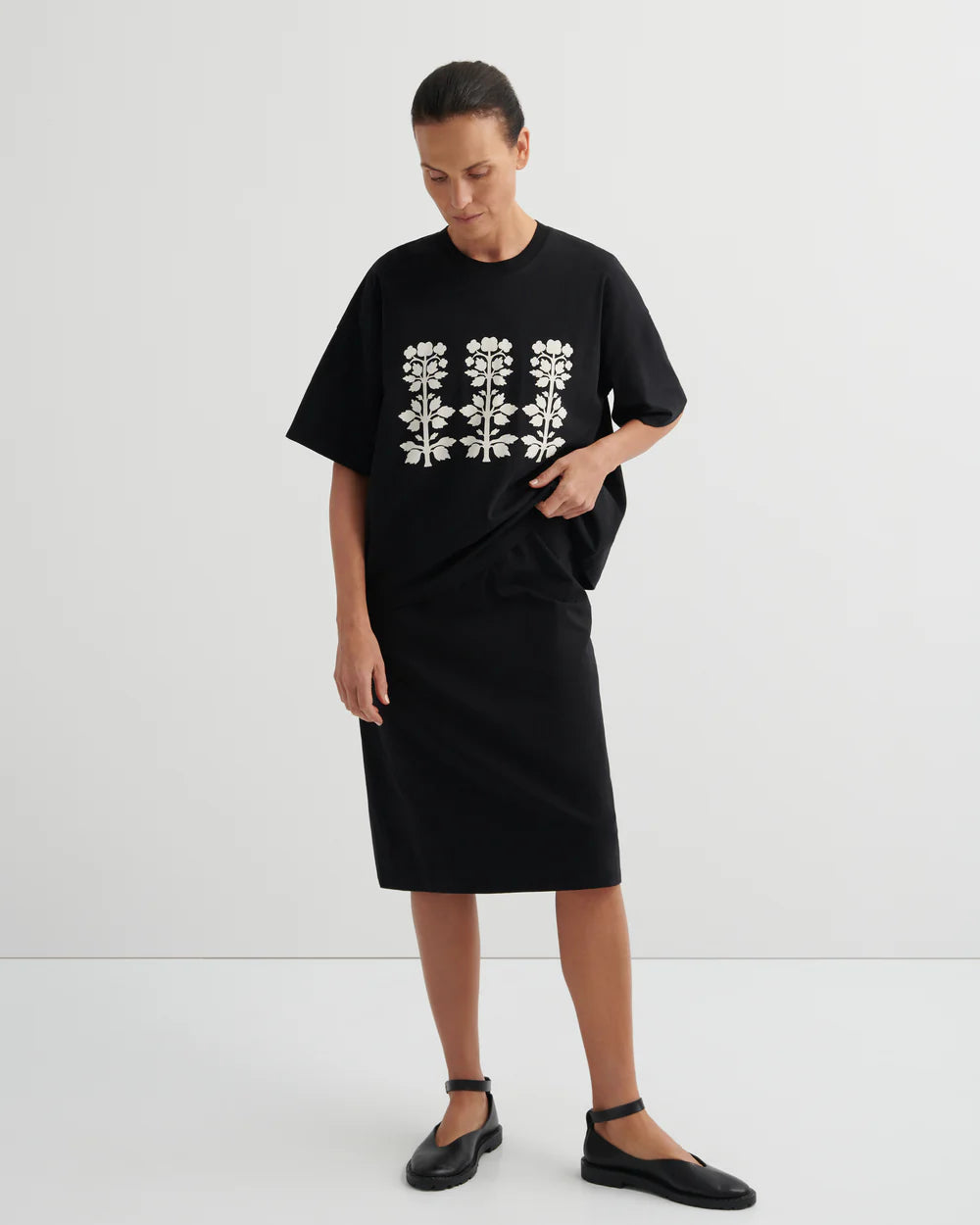 Kowtow Motif Tee - Black