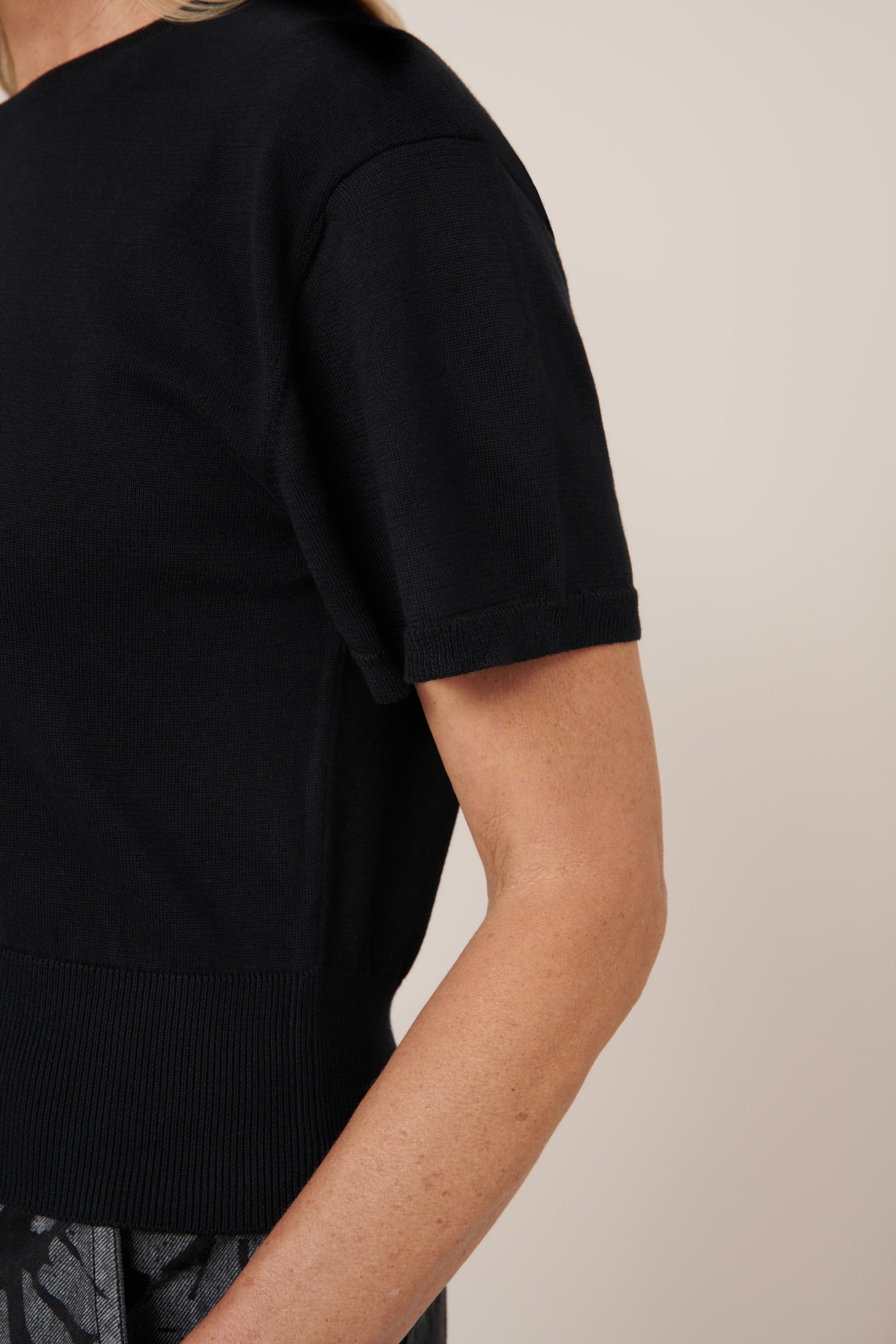 Kowtow Silhouette Top - Black