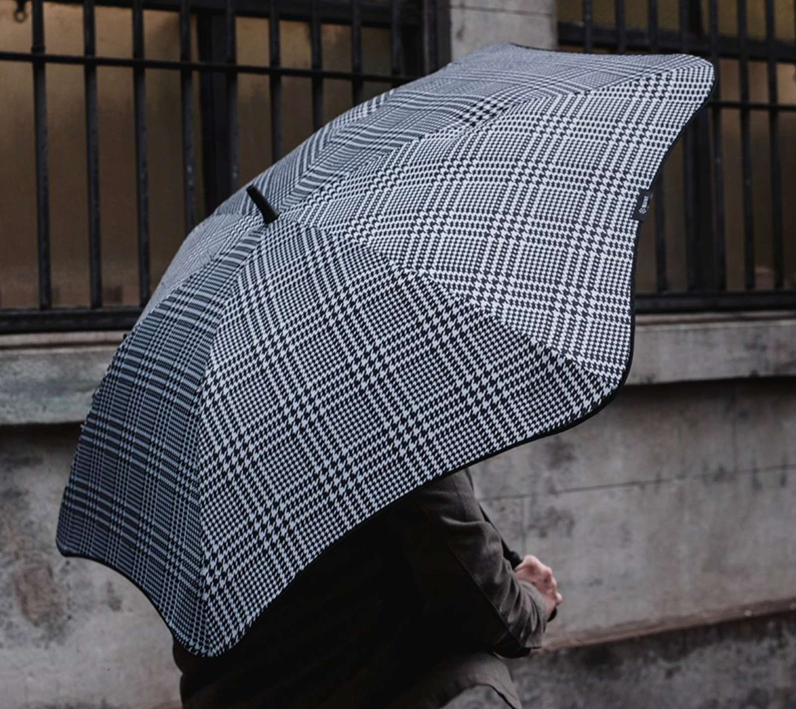 Blunt Limited Edition Classic Umbrella - Houndstooth
