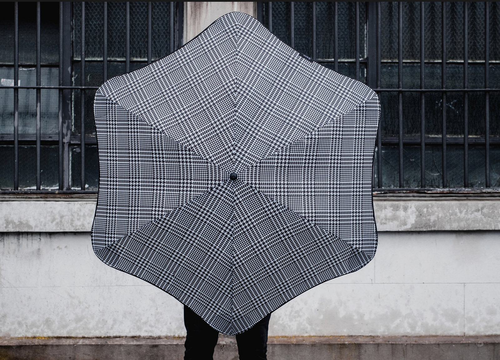 Blunt Limited Edition Classic Umbrella - Houndstooth