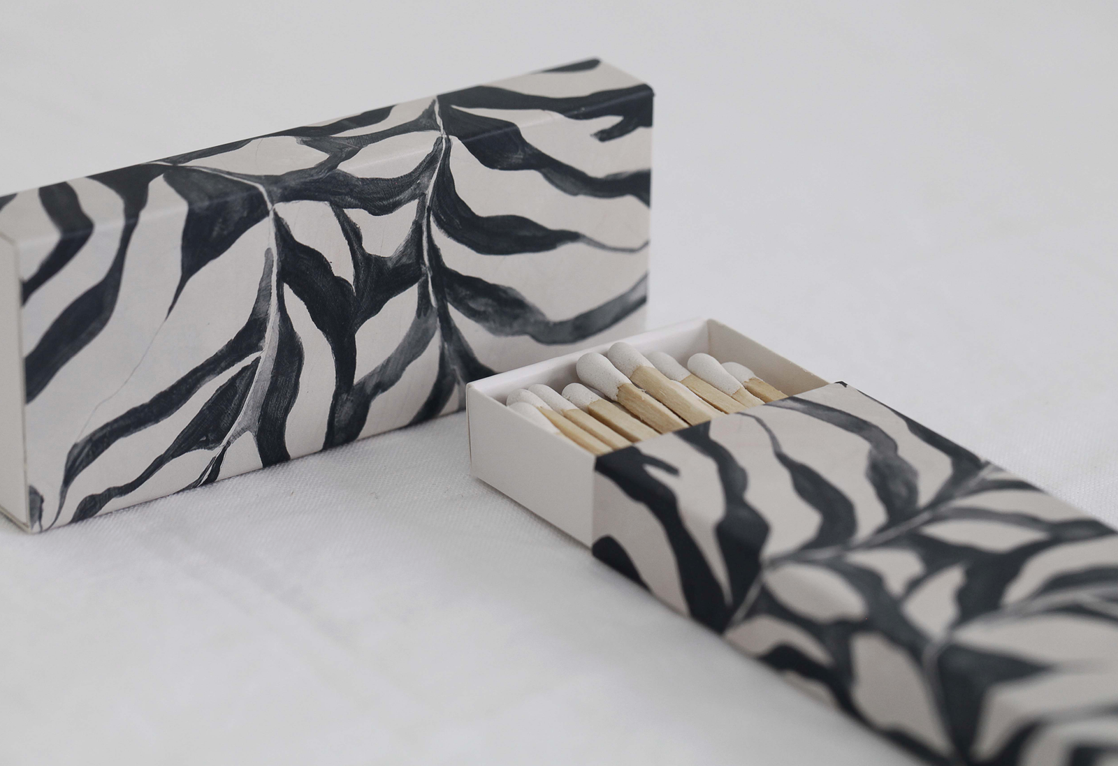 Kingdom Long Matches - Monochrome