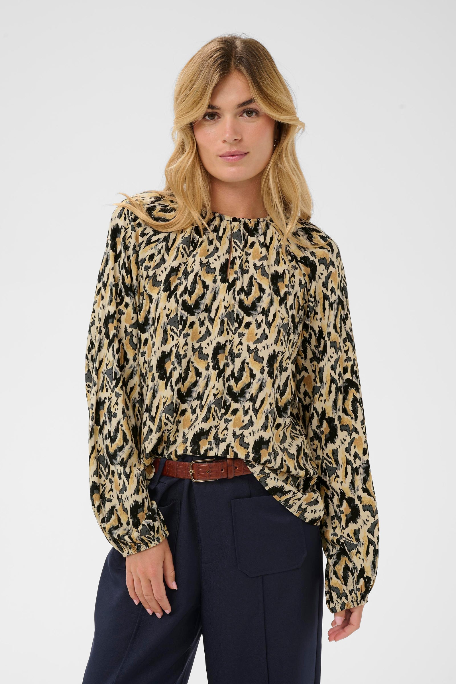 Saint Tropez Osina Blouse - Tannin Blurry Animal