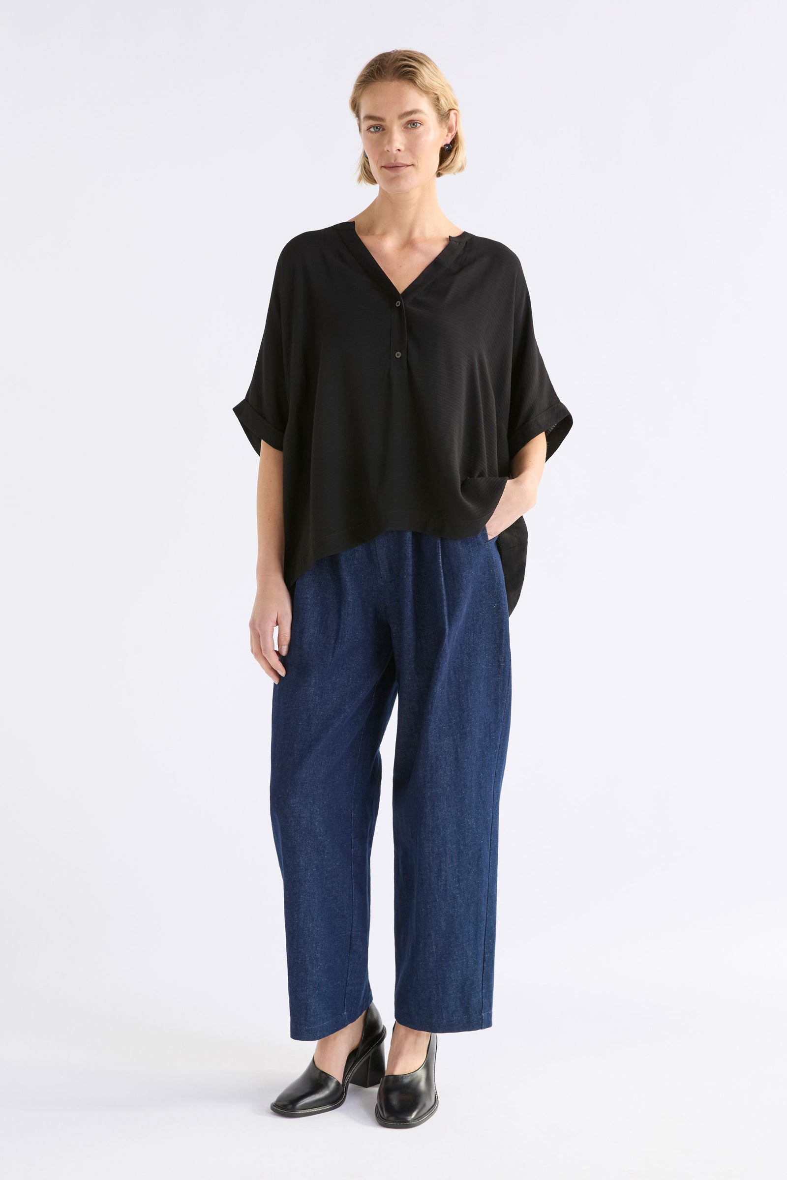 Elk Omia Top - Black