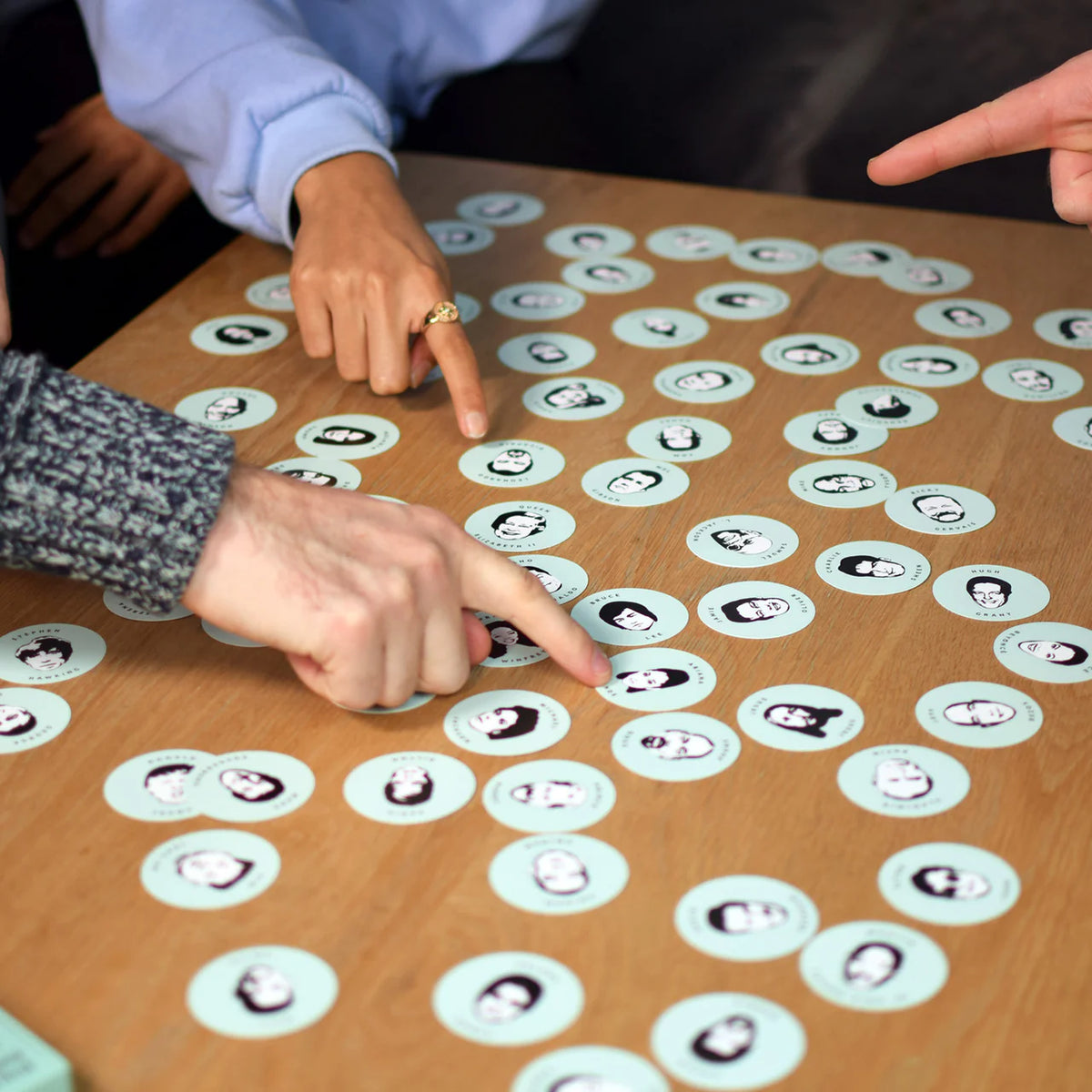 Pikkii Party Game - Find The Face