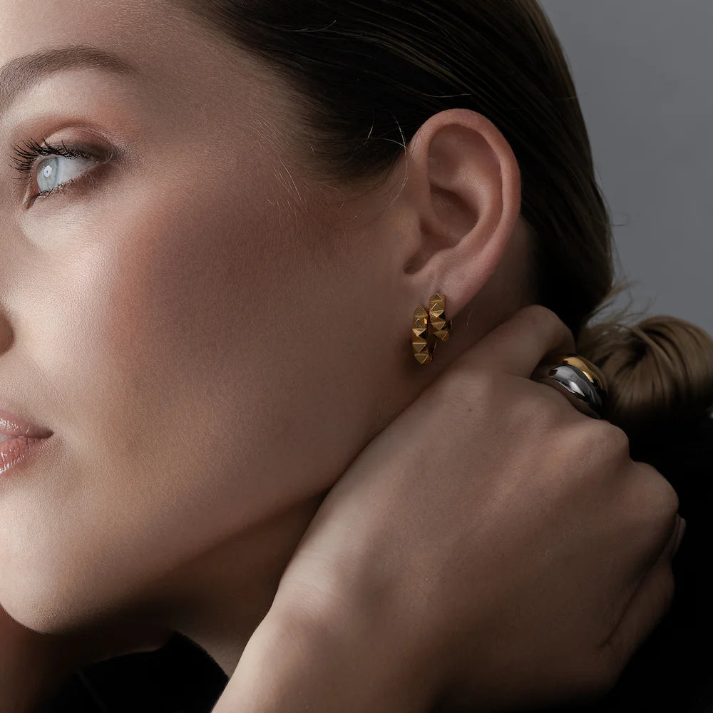 Silk & Steel Verge Sleeper Hoop Earring - Silver