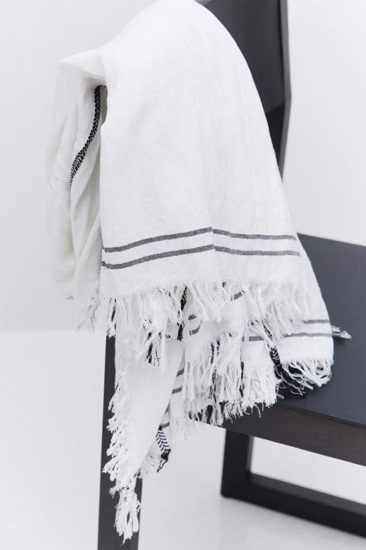 Yerse Fringed Wrap Scarf - White/Black