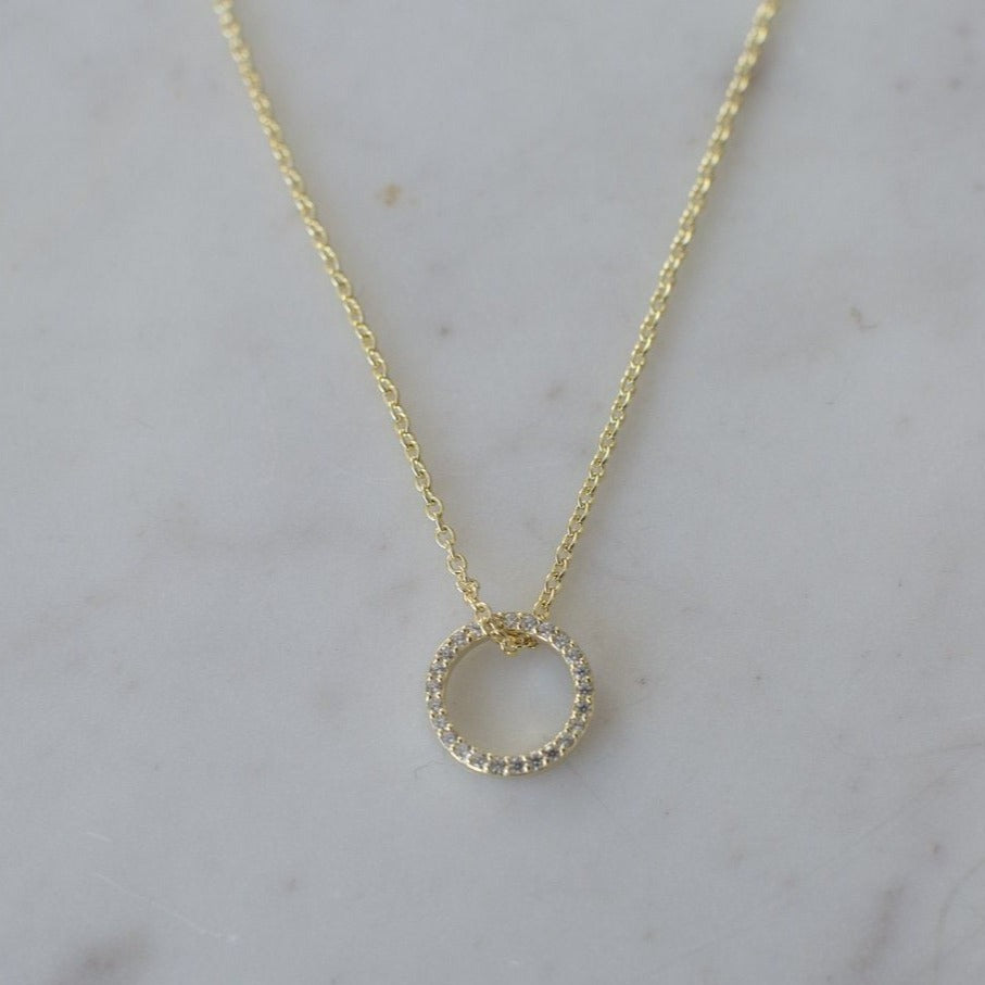 sophie_sparkle_oh_necklace_gold