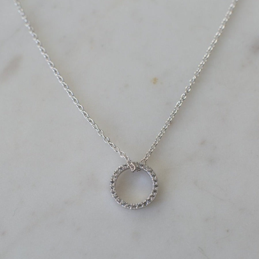sophie_sparkle_oh_necklace_silver