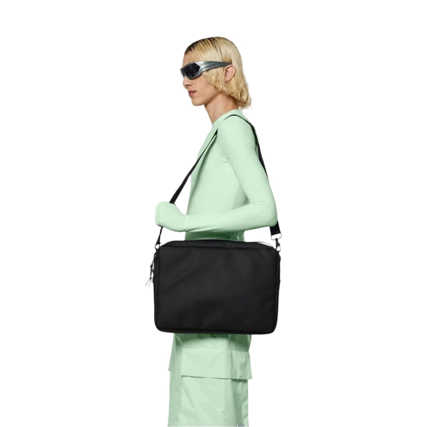 Rains 15 laptop field bag best sale